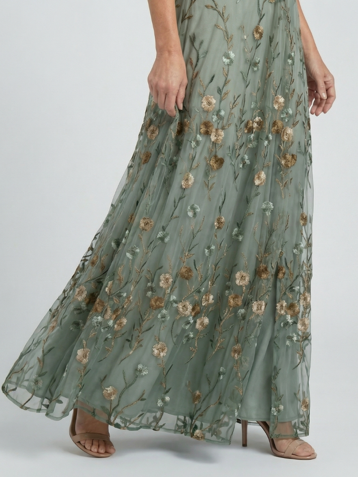 Selora | Halter Floral Maxi Dress